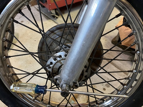 Commando 850 front wheel removal