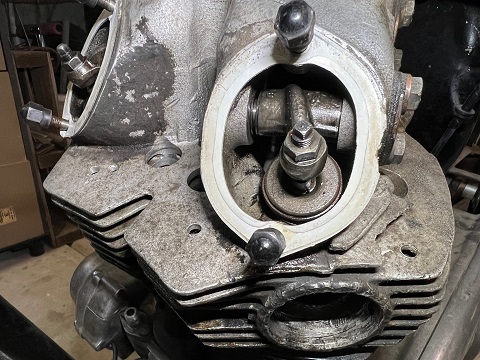 Norton Commando remove rocker arms