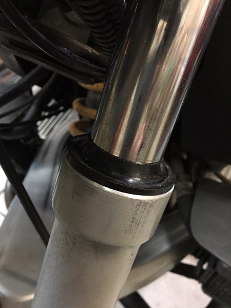 BMW R1100R leaking fork seals